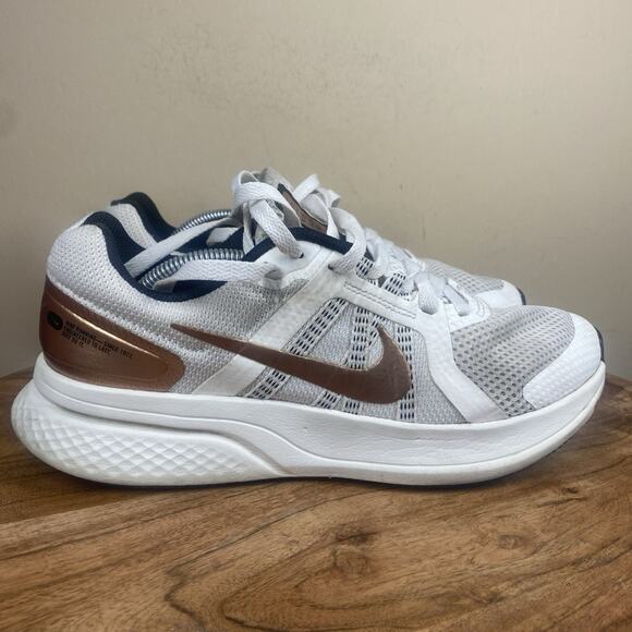 Nike Run Swift 2 Metallic Copper Coin Womens White Size 9 Running Shoes - Picture 1 of 12